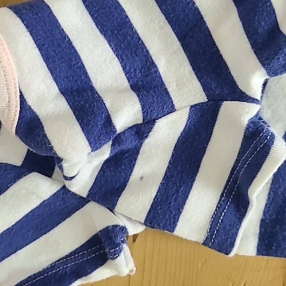 (4) Bodysuits 3-6m - Picture 6 of 9